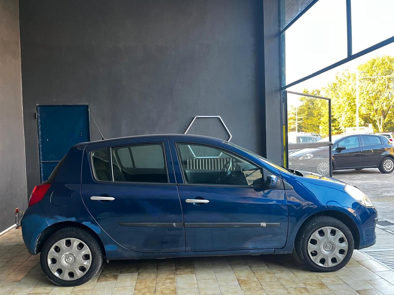 Renault Clio 1.2 16V 5 porte Le Iene 75 CV 55 KW revisione 07/2026