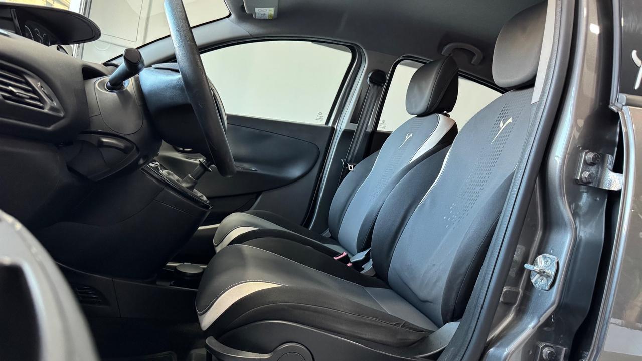 Lancia Ypsilon 0.9 TwinAir 85 CV 5 porte Metano Ecochic Elle