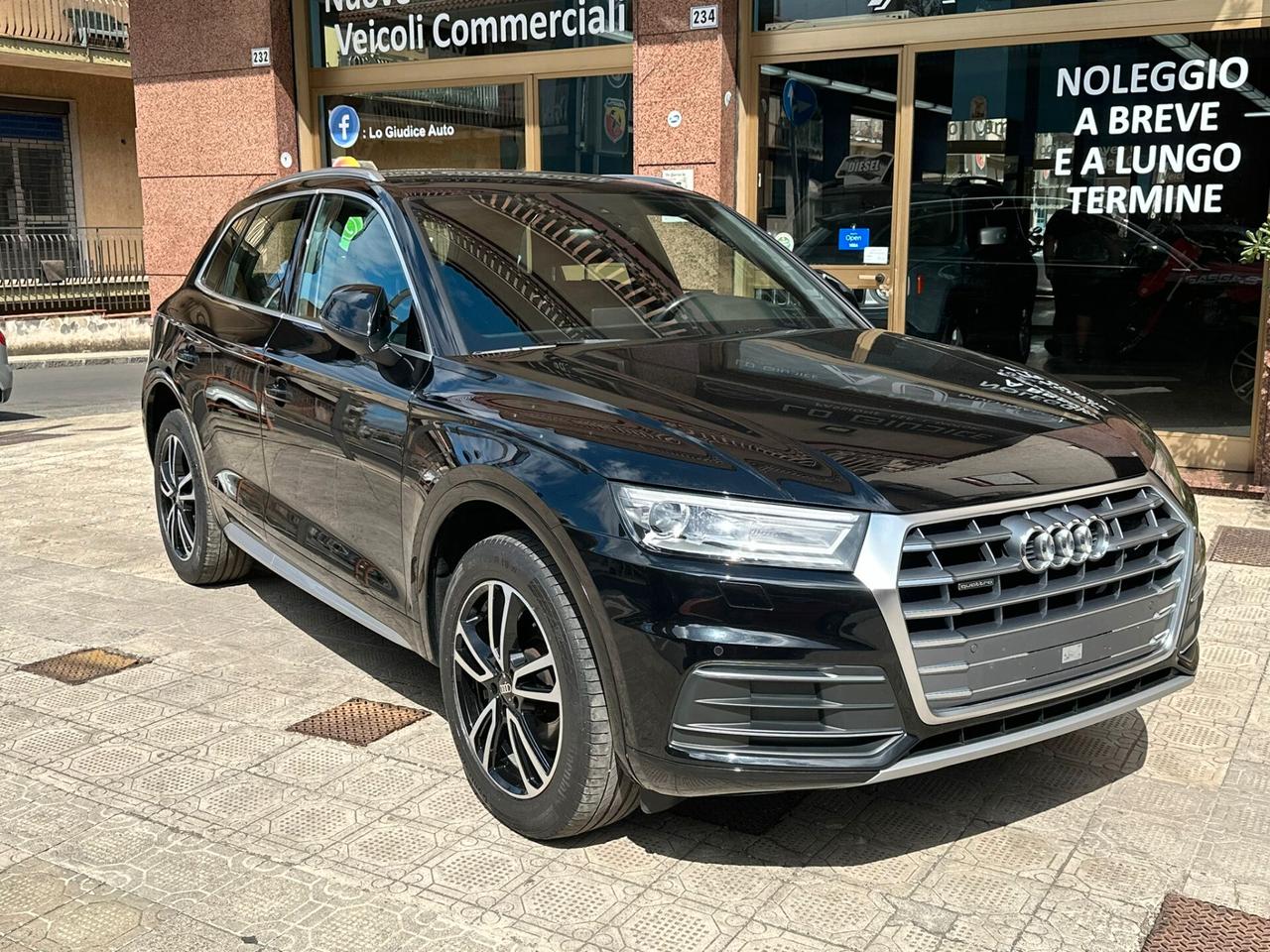 Audi Q5 35 TDI Sport tua a 352€ senza anticipo