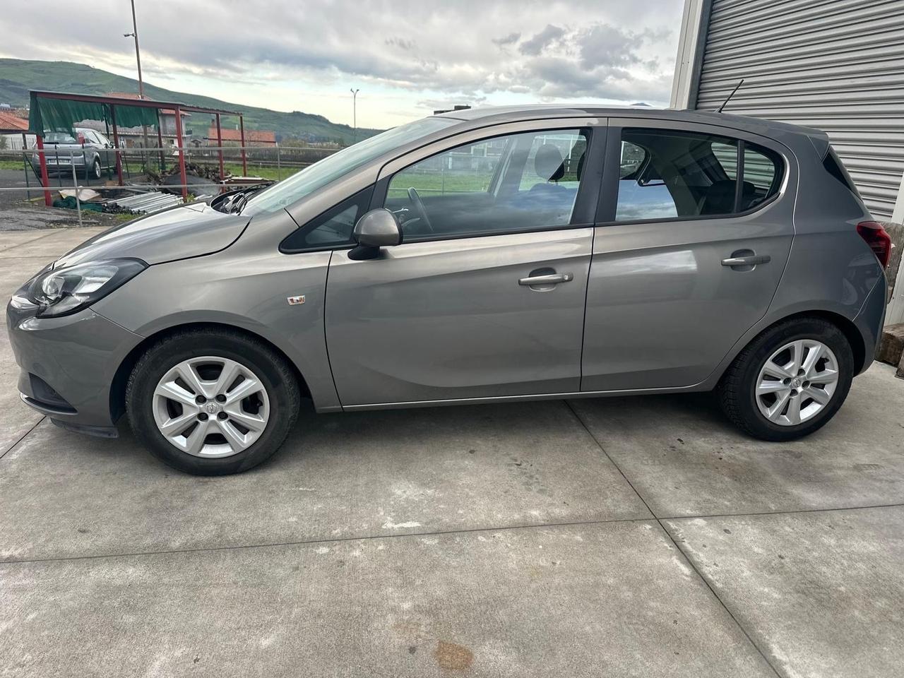 Opel Corsa 1.4 90CV 5 porte b-Color