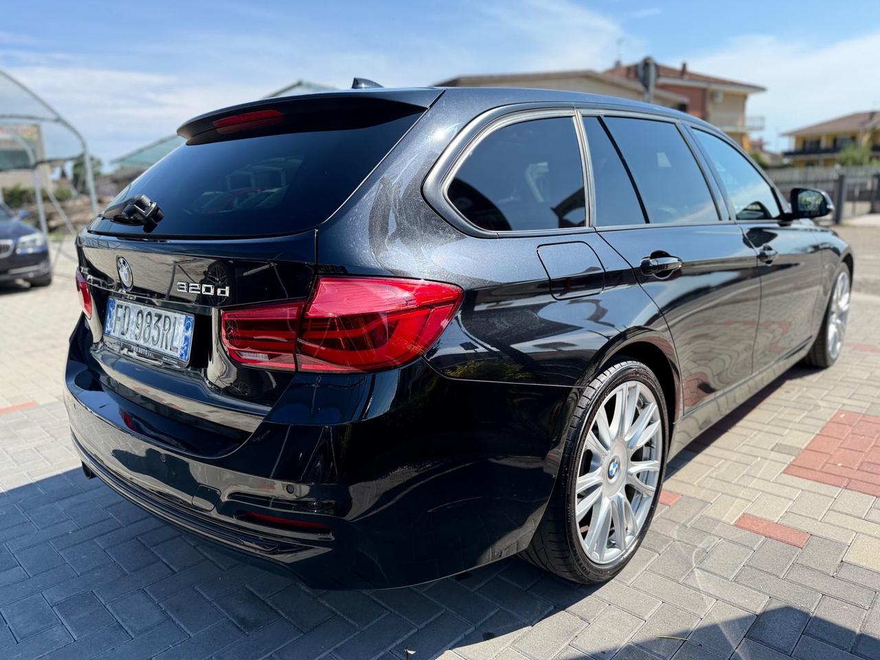 Bmw 320d xDrive Touring Sport -TETTO APRIBILE, CERCHI 19