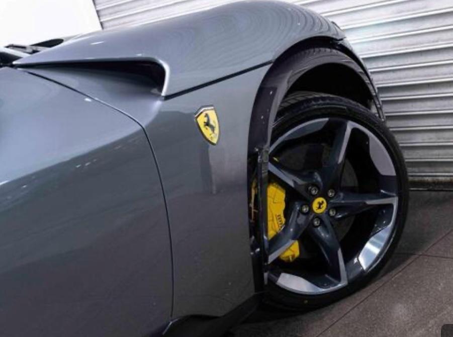 Ferrari Purosangue-Sedili climatizzati e massagg.