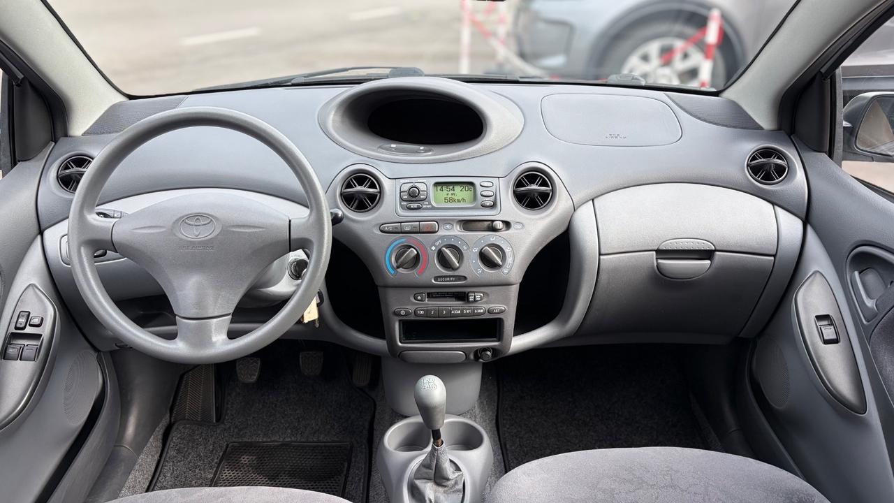 Toyota Yaris 1.0i 16V cat 3 porte sol con soli 26.000 mila kilometri