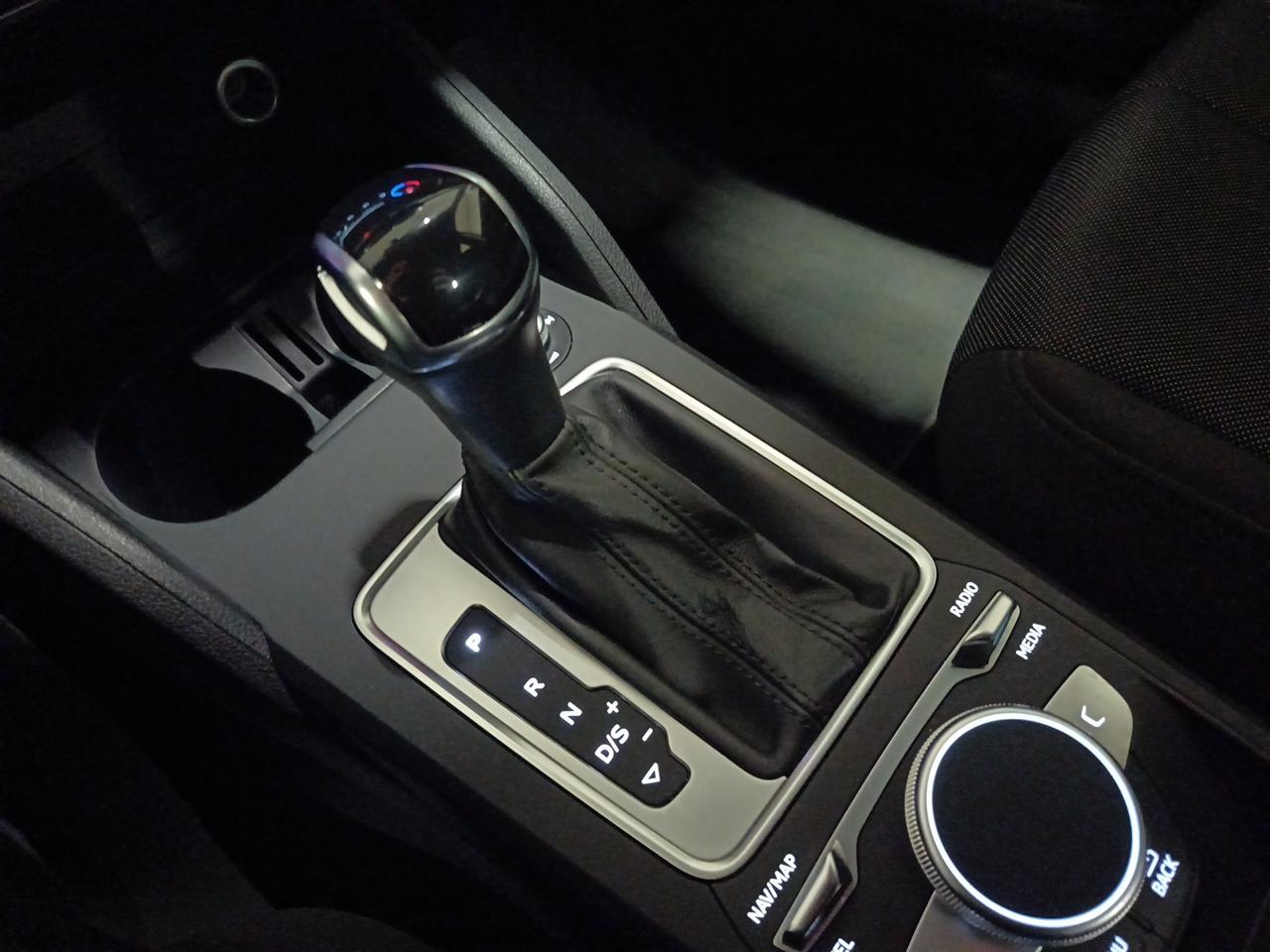 AUDI Q2 - Q2 30 TDI S tronic Business