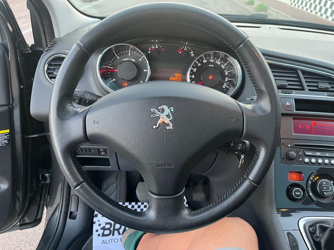 Peugeot 5008 1.6 HDi 115CV Allure Unipro 2015