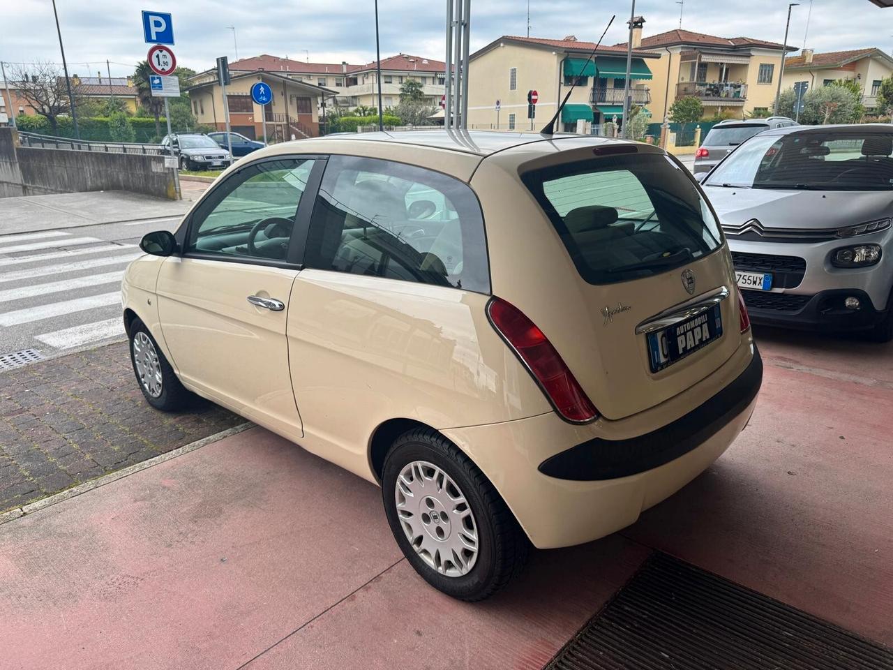 Lancia Ypsilon 1.2 16V Platino