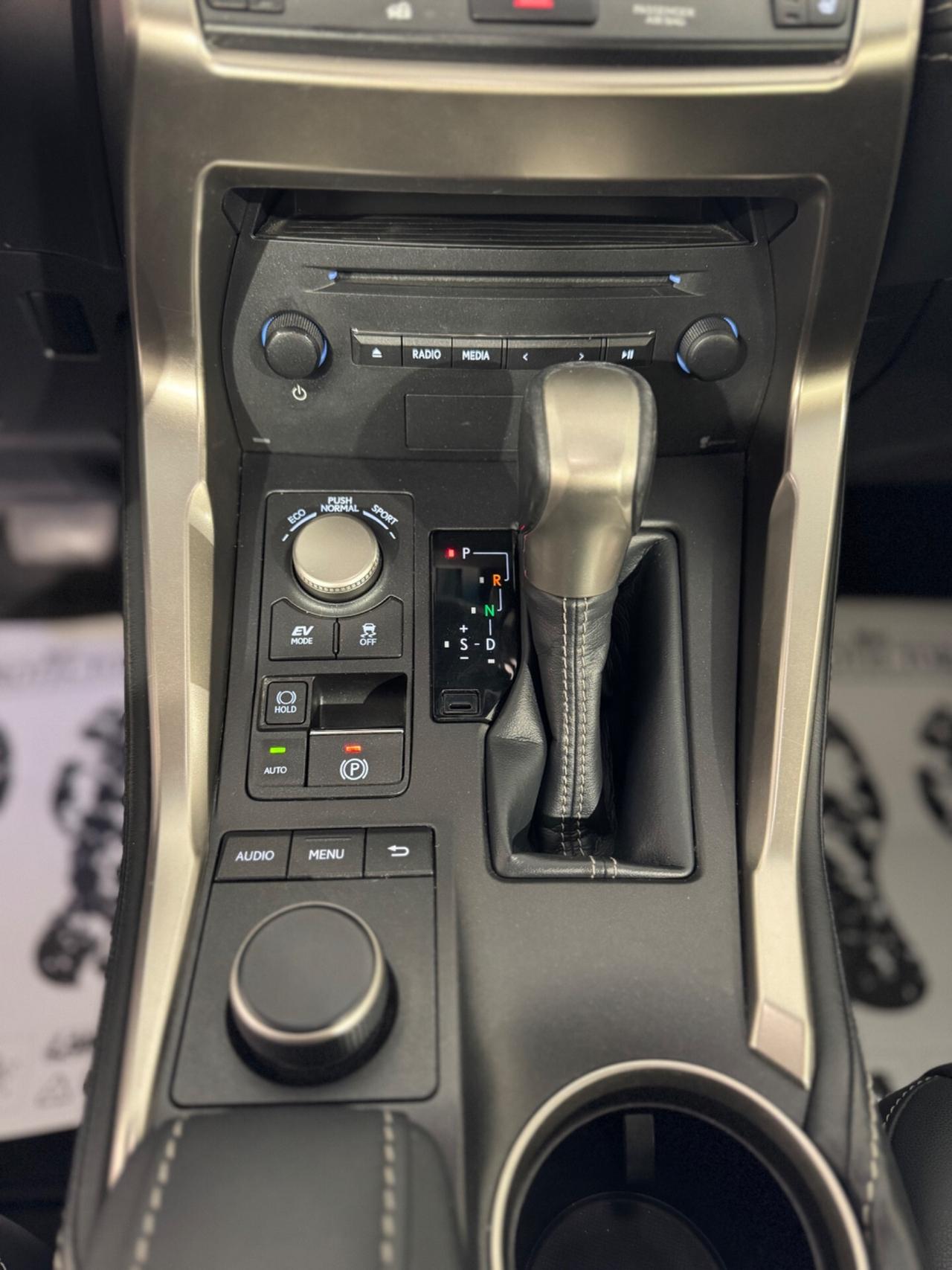 Lexus NX 300h Hybrid 4WD Luxury TAGLIANDI CERTIFICATI LEXUS