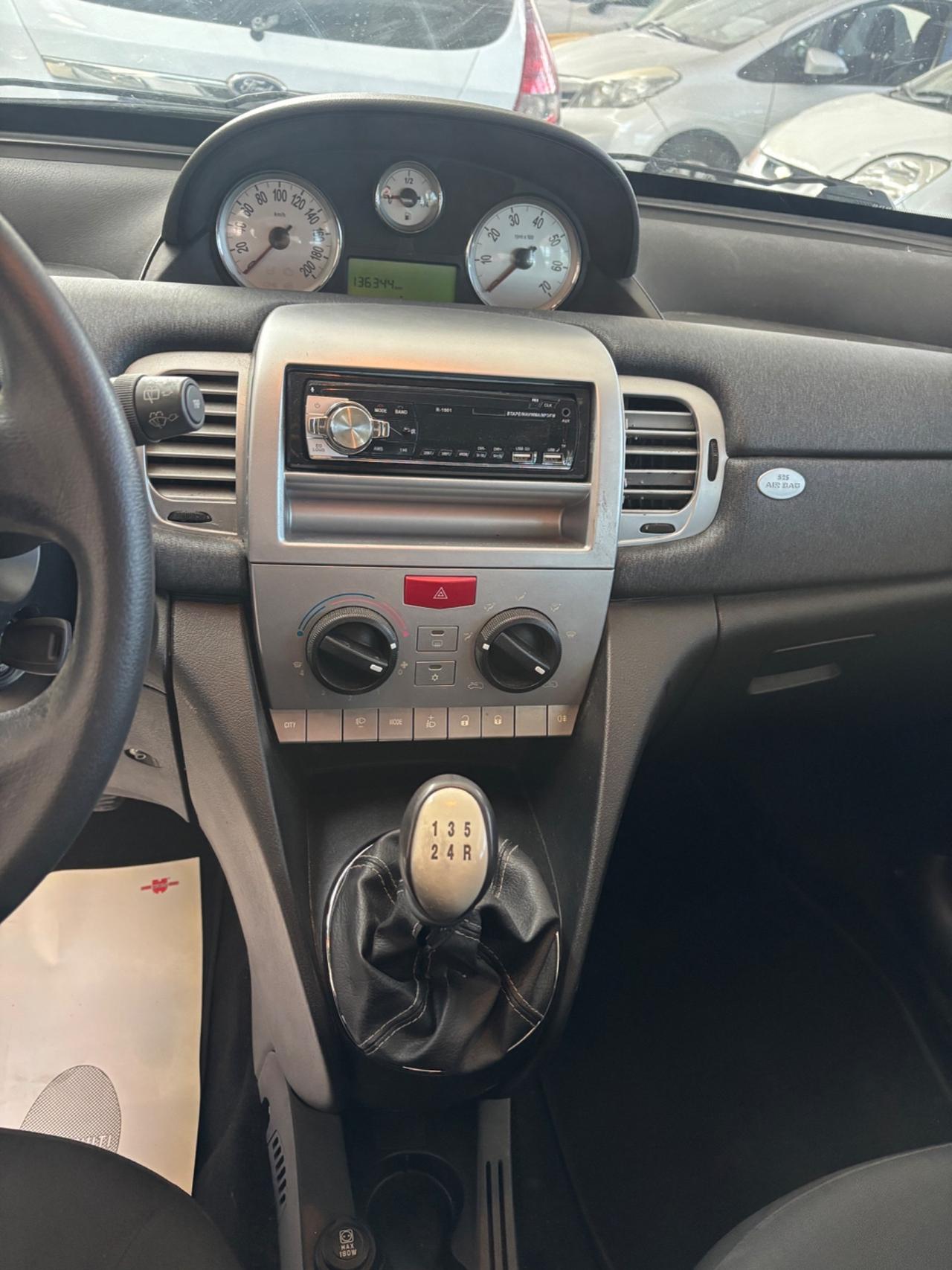 Lancia Ypsilon 1.4 Diva Ecochic GPL
