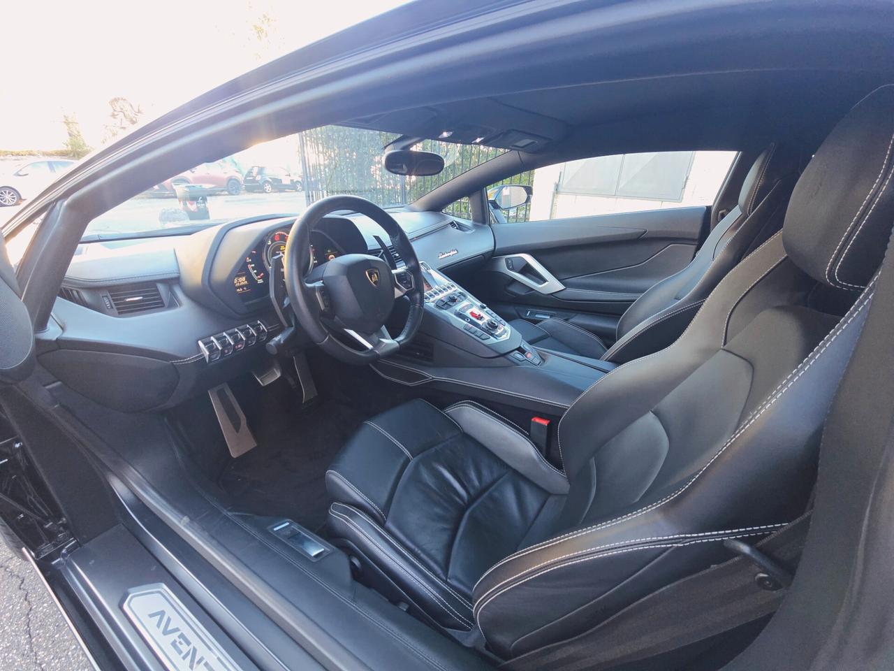 LAMBORGHINI Aventador 6.5 V12 LP700-4