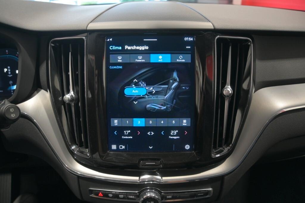 VOLVO XC60 2.0D 197CV B4 (D) AUTOMATIC CORE ( FARI LED - COCKPIT - CRUISE - CARPLAY - PDC - TELECAMERA POST. - CERCHI 18 ) KM 18000