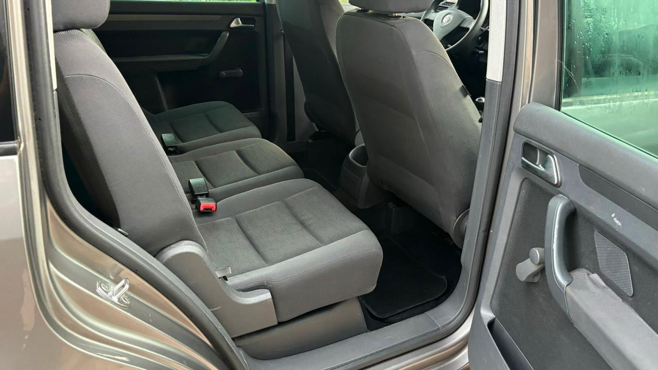 Volkswagen Touran posti 5 GPL dalla cassa gancio di traino regolare