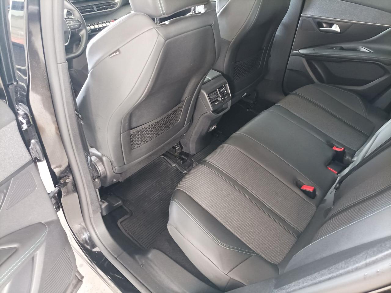 Peugeot 3008 BlueHDi 130 S&S Allure Pack 03/2021