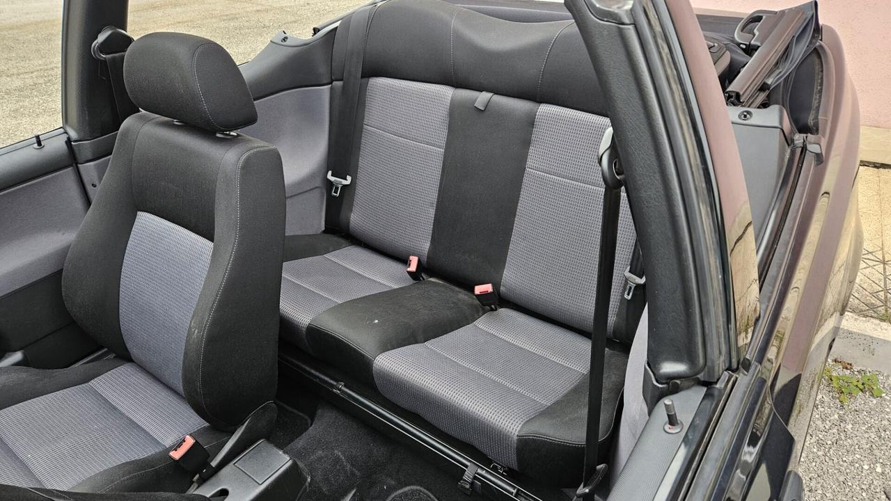 Volkswagen Golf Cabrio 2.0 i Trendline