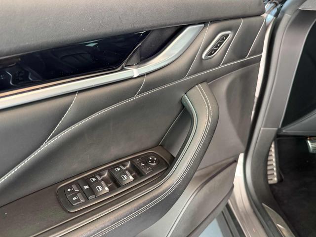 MASERATI Levante V6 Diesel 275 CV AWD Gransport Black Tetto,