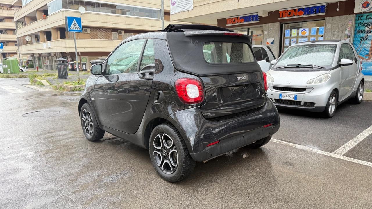 Smart ForTwo 70 1.0 twinamic Prime LED NAVI KAMERA PELLE BRACCIOLO PDC