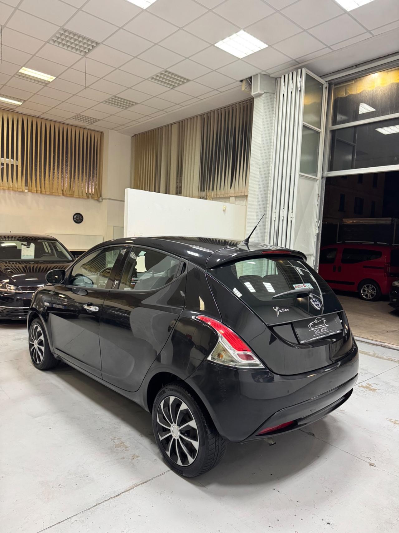 Lancia Ypsilon 1.2 69 CV 5 porte Platinum