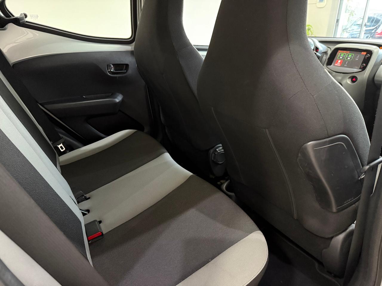 Toyota Aygo 1.0 VVT-i 69 CV 5 porte x-cite Neopatentati