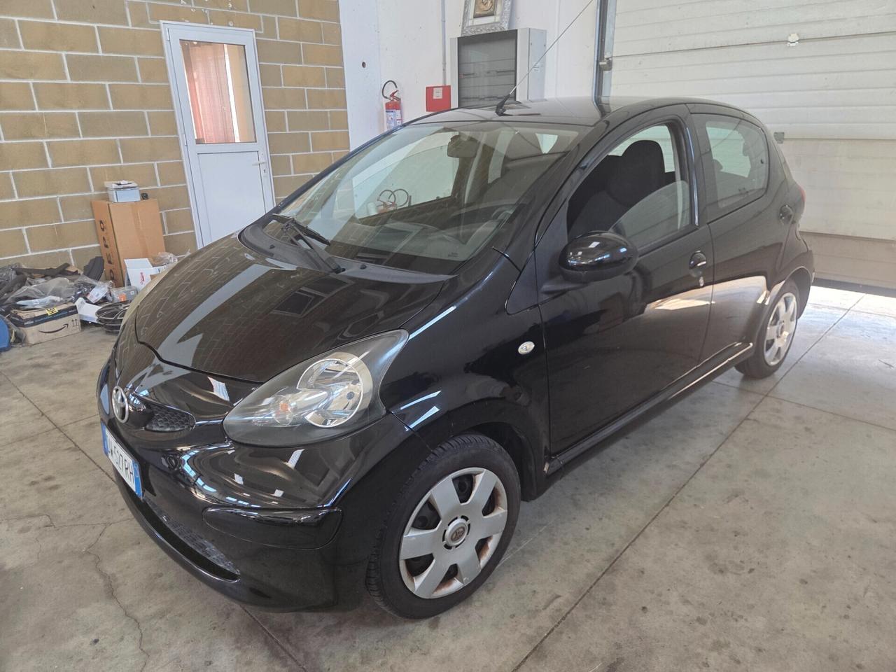 Toyota Aygo 1.0 12V VVT-i 5 porte Sol