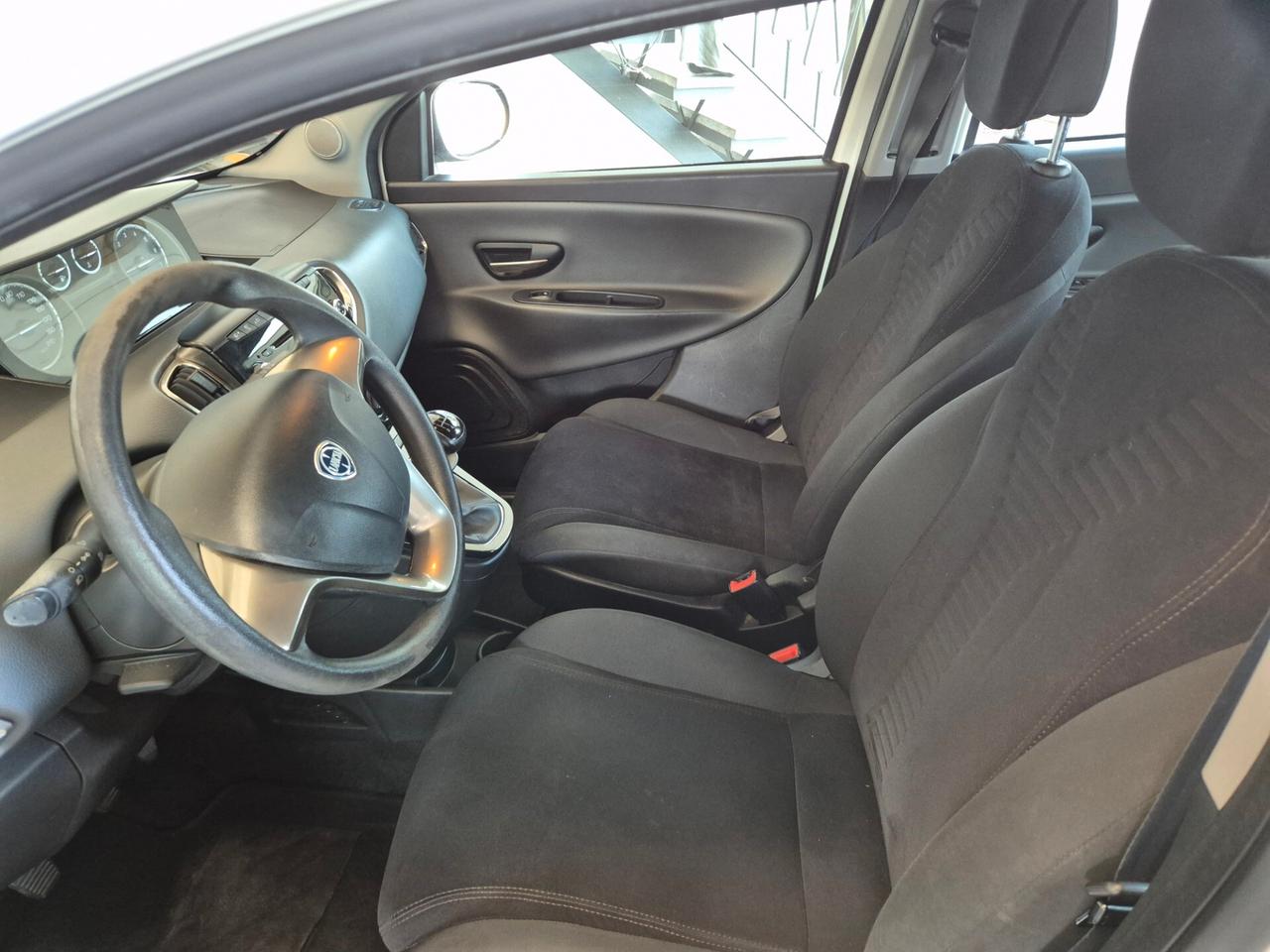 Lancia Ypsilon 1.2 69 CV 5 porte Gold