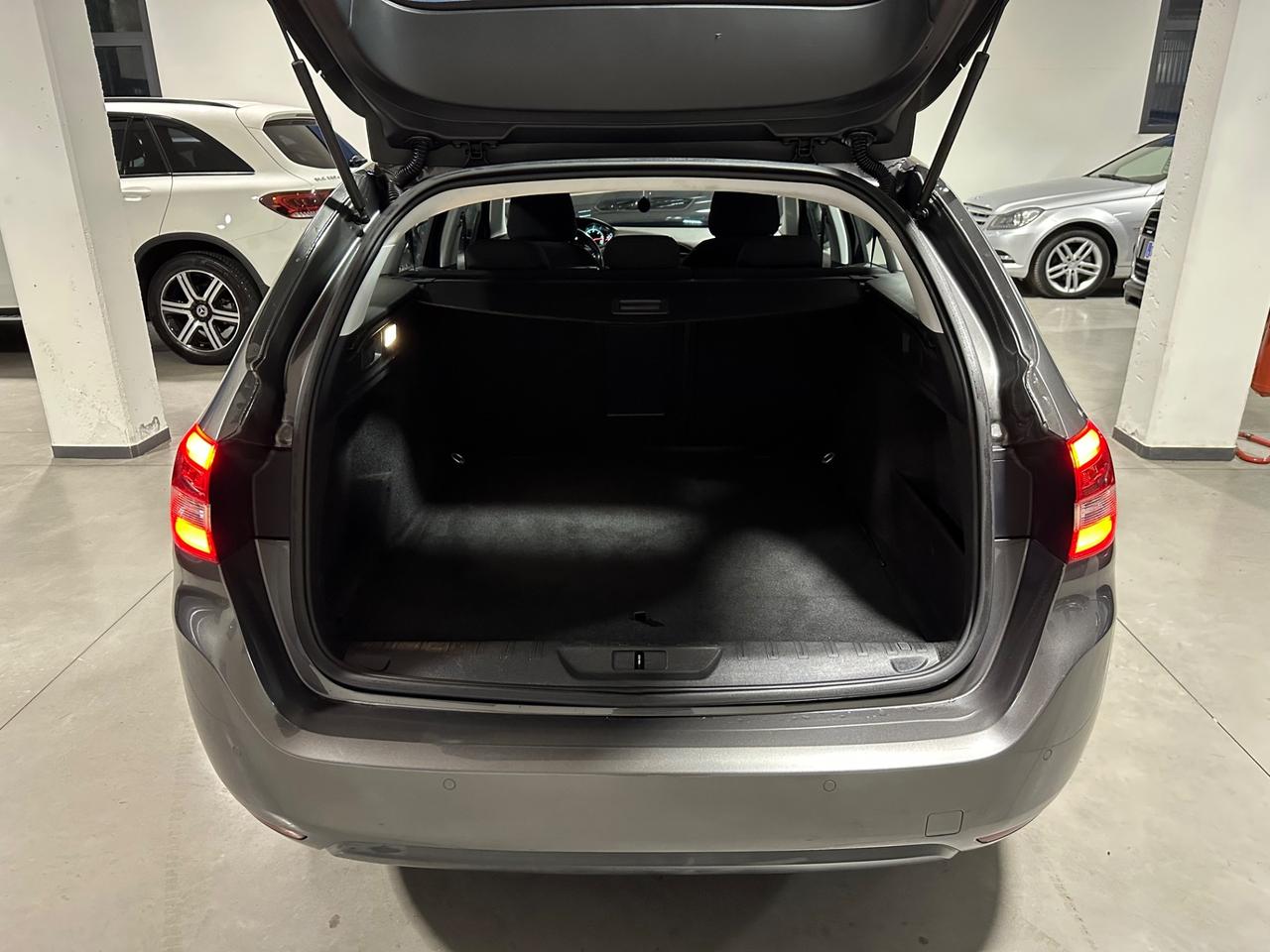 Peugeot 308 BlueHDi 120 S&S SW Allure