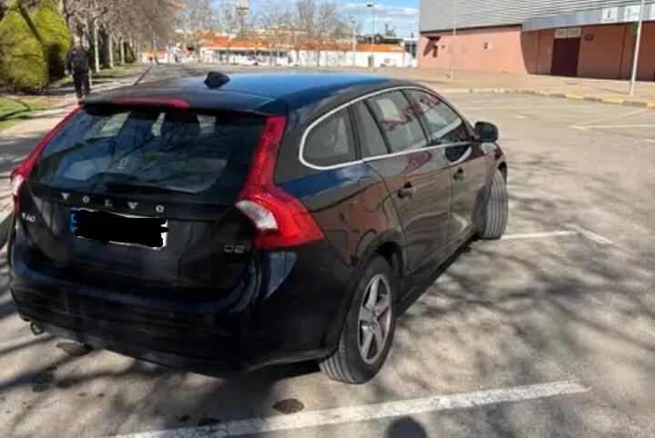 Volvo V60 D2 R-design