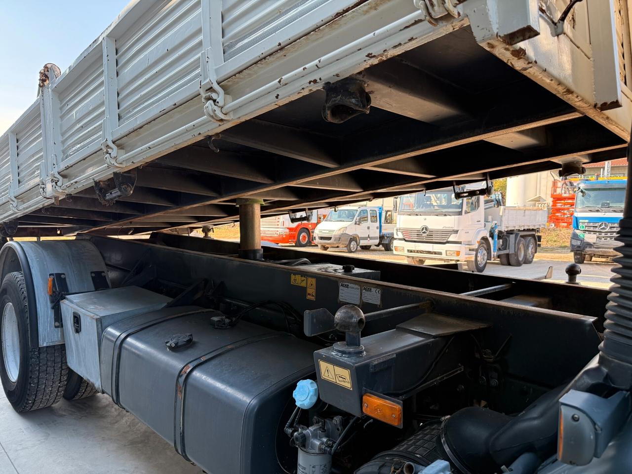 Volvo FL240 ribaltabile 5.10m 4x2 Euro4