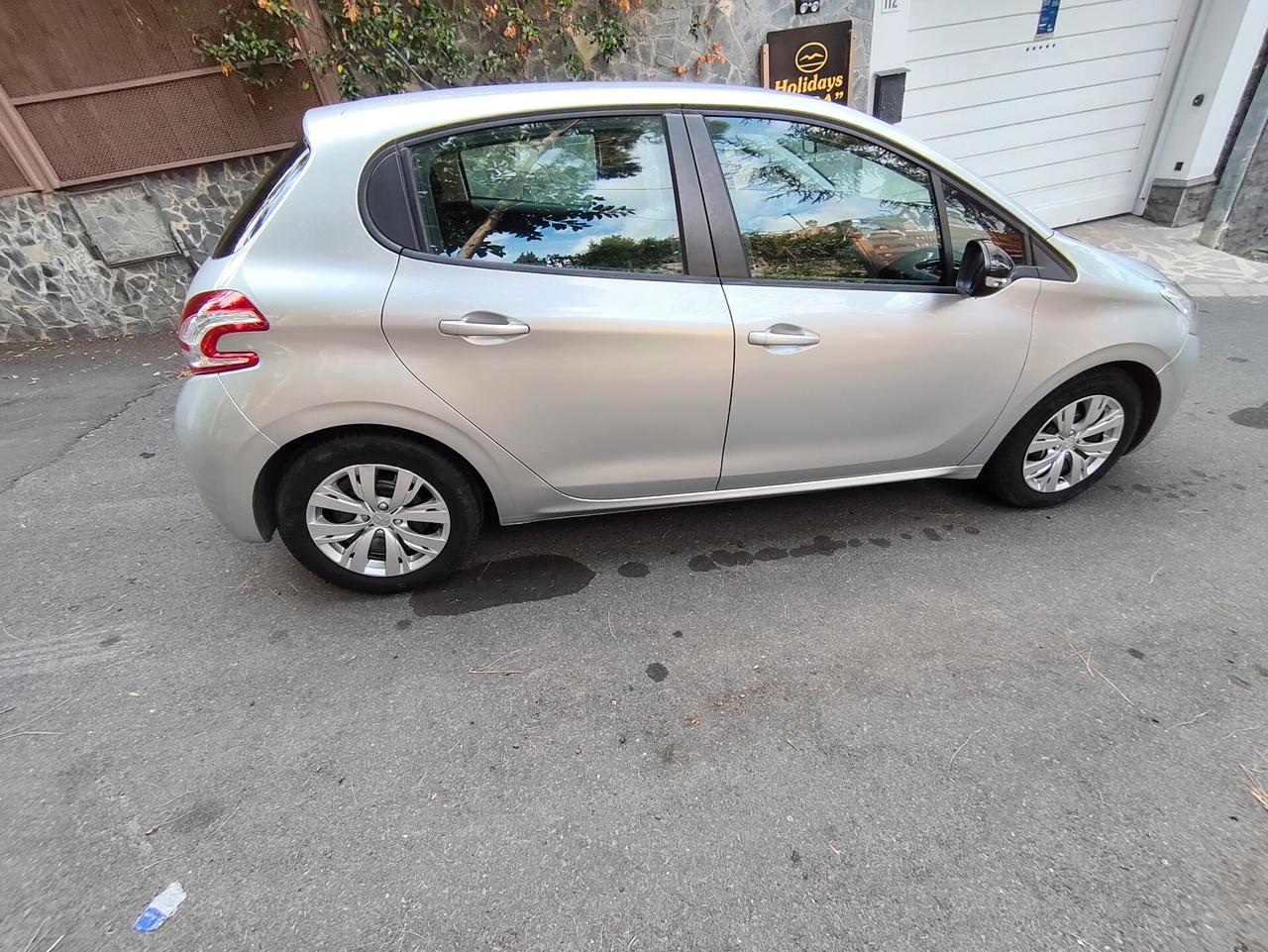 Peugeot 208 1.4 HDi 68 CV 5 porte 2014