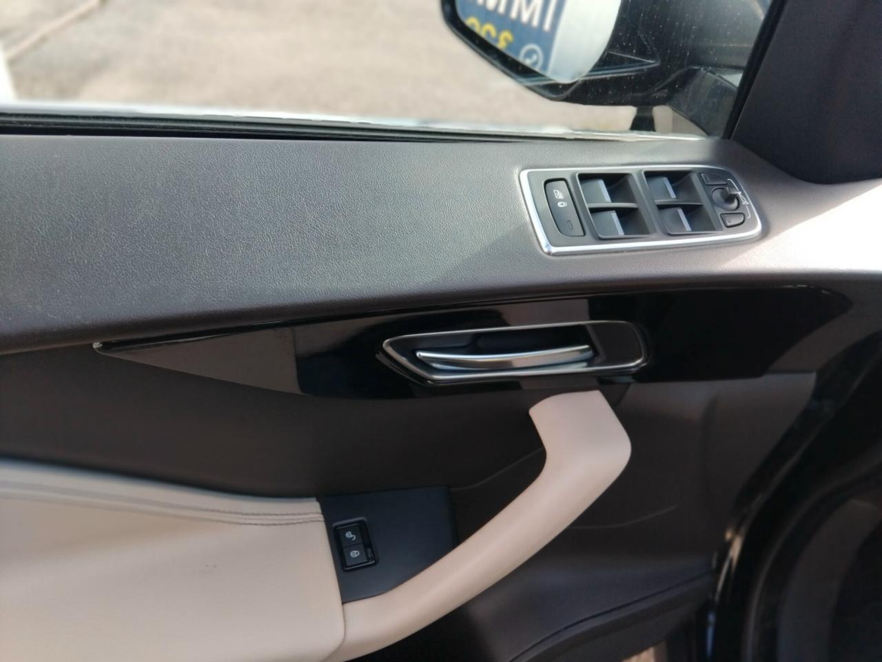 Jaguar F-Pace 2.0 D 180 CV Portfolio