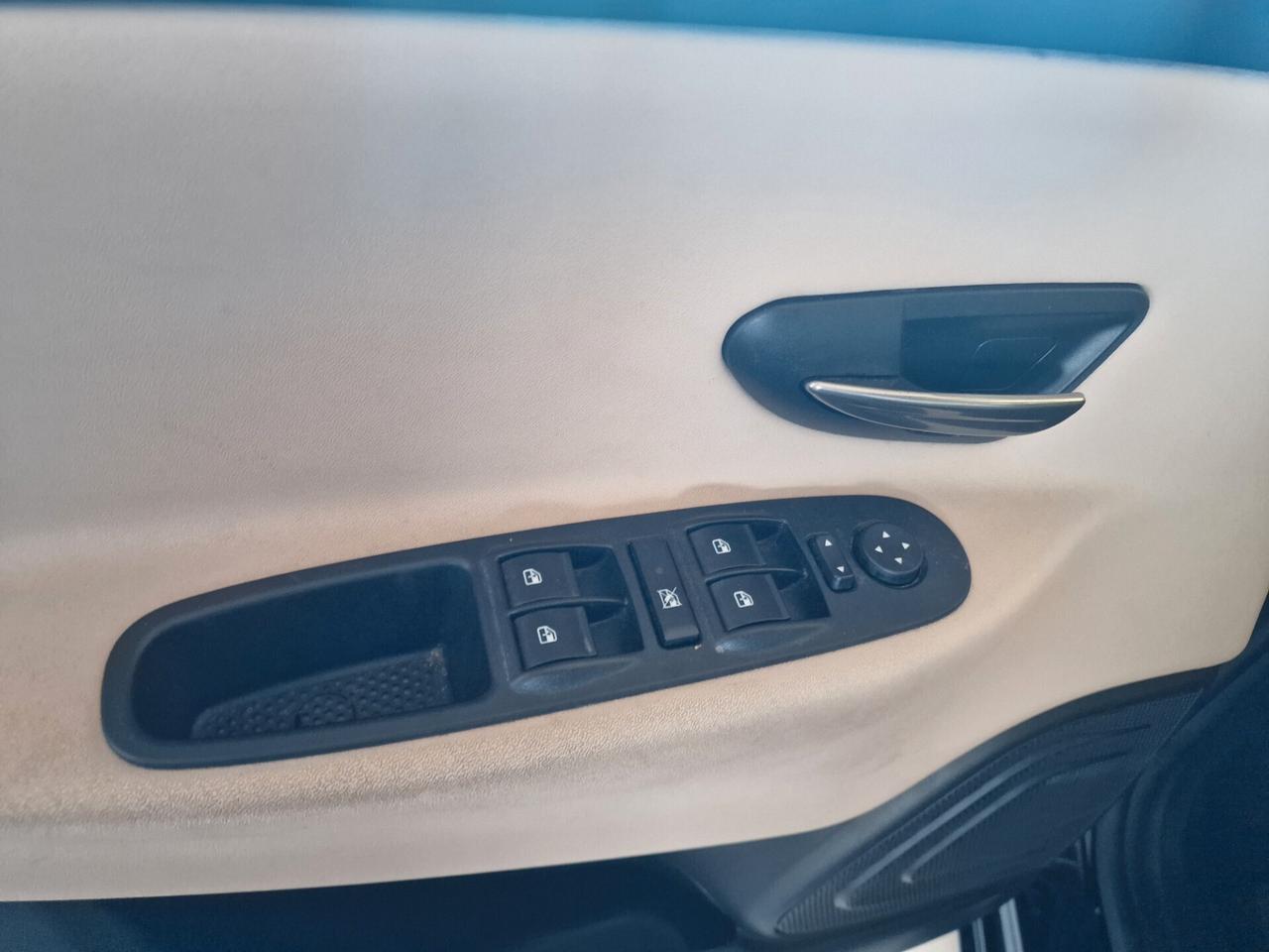 Lancia Ypsilon 1.2 69 CV 5 porte S&S Gold