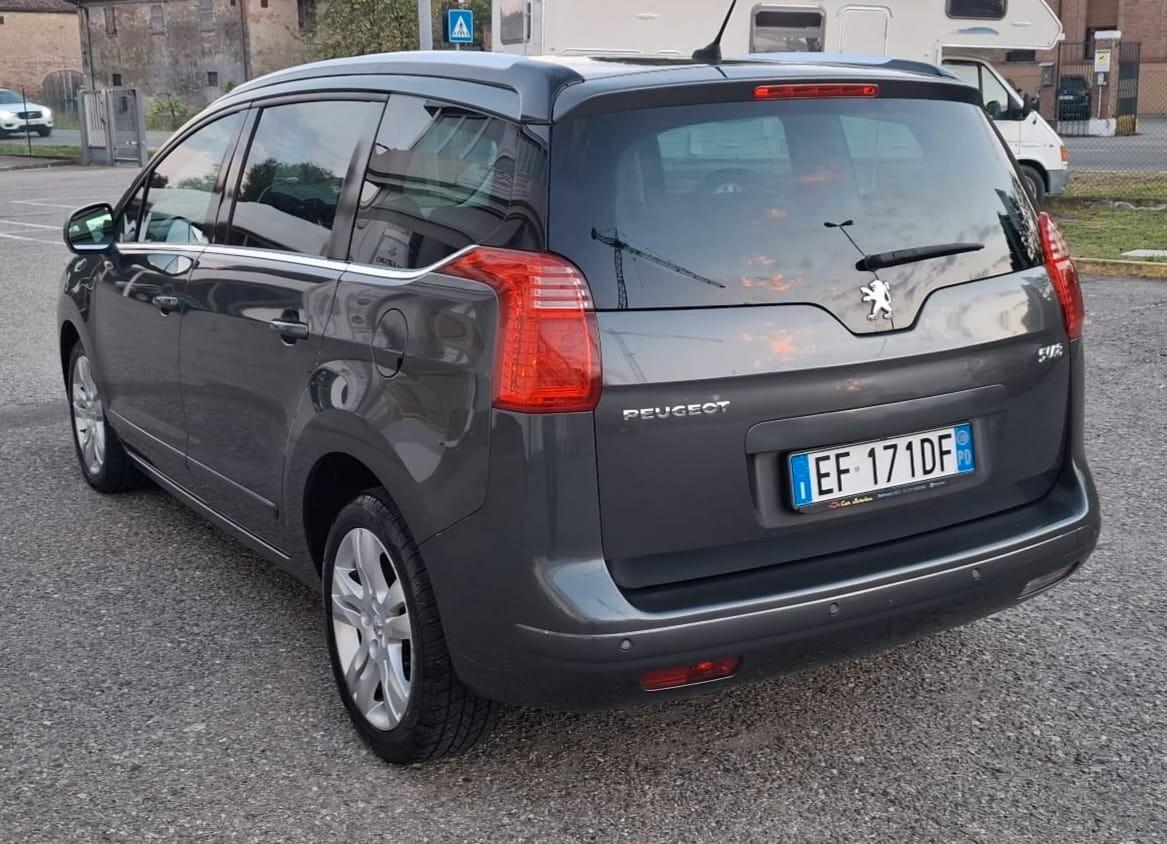 Peugeot 5008 1.6 HDi 112CV cambio robotizzato Tecno