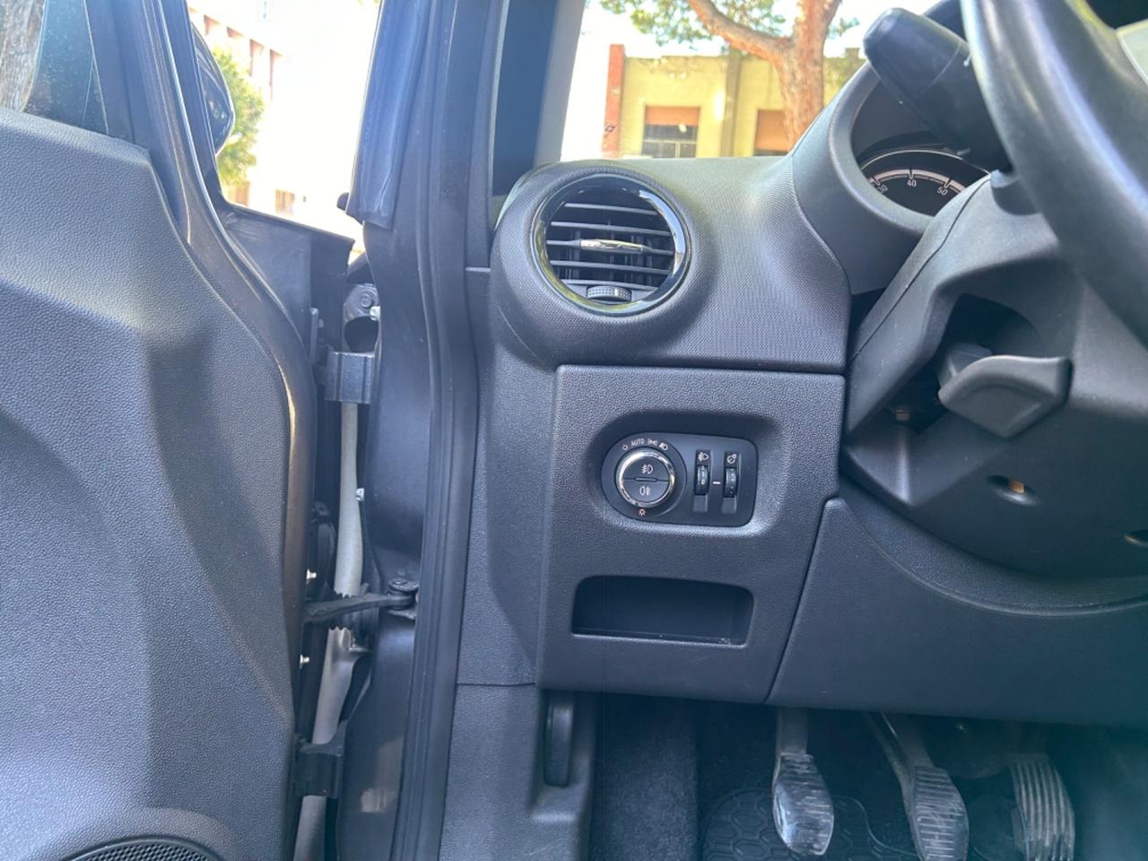 Opel Corsa 1.4 16V 5 porte Elective