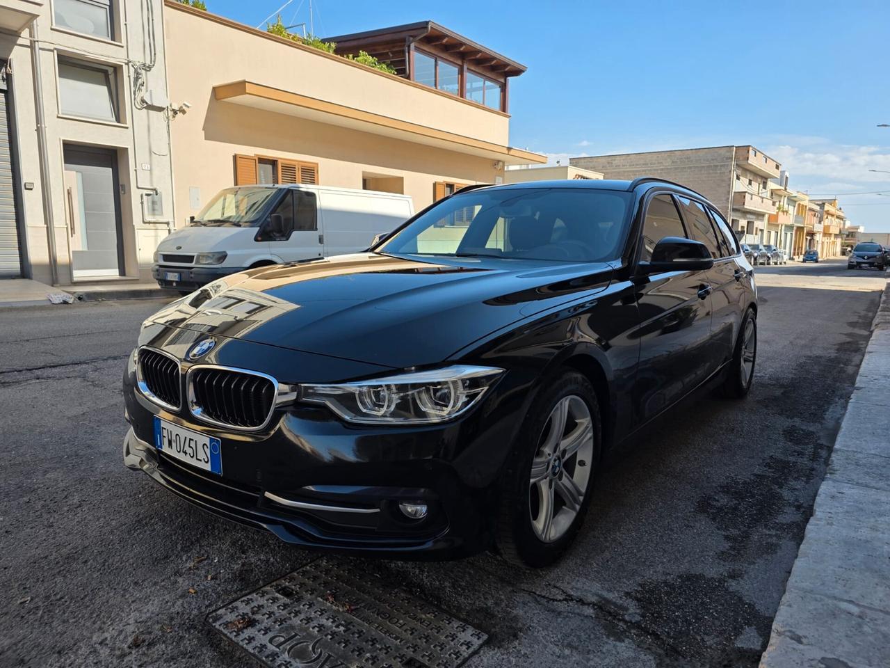 Bmw 318 d 150 Cv Touring Sport+Fari Led+Navy....