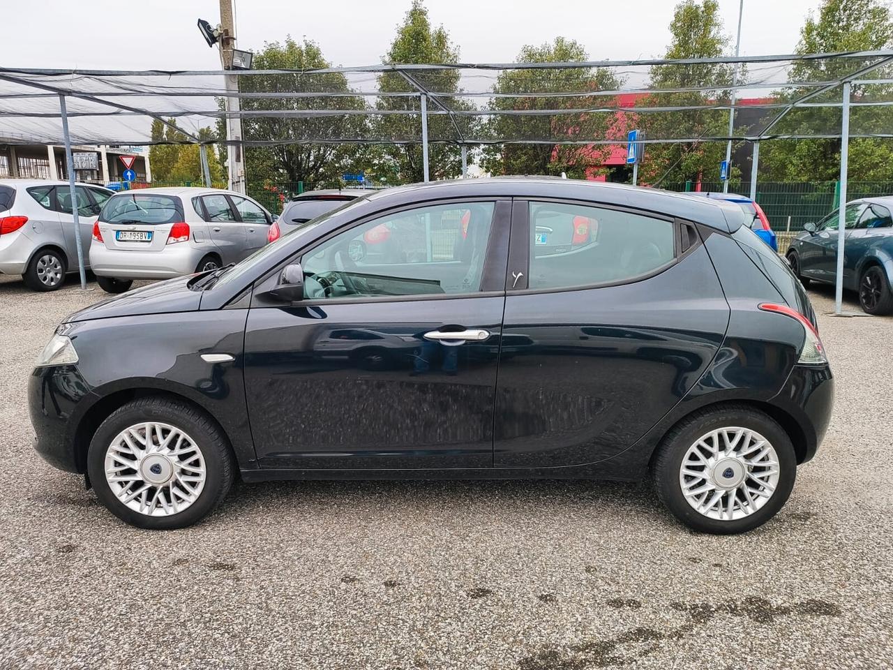 Lancia Ypsilon 1.2 69 CV 5 porte Platinum