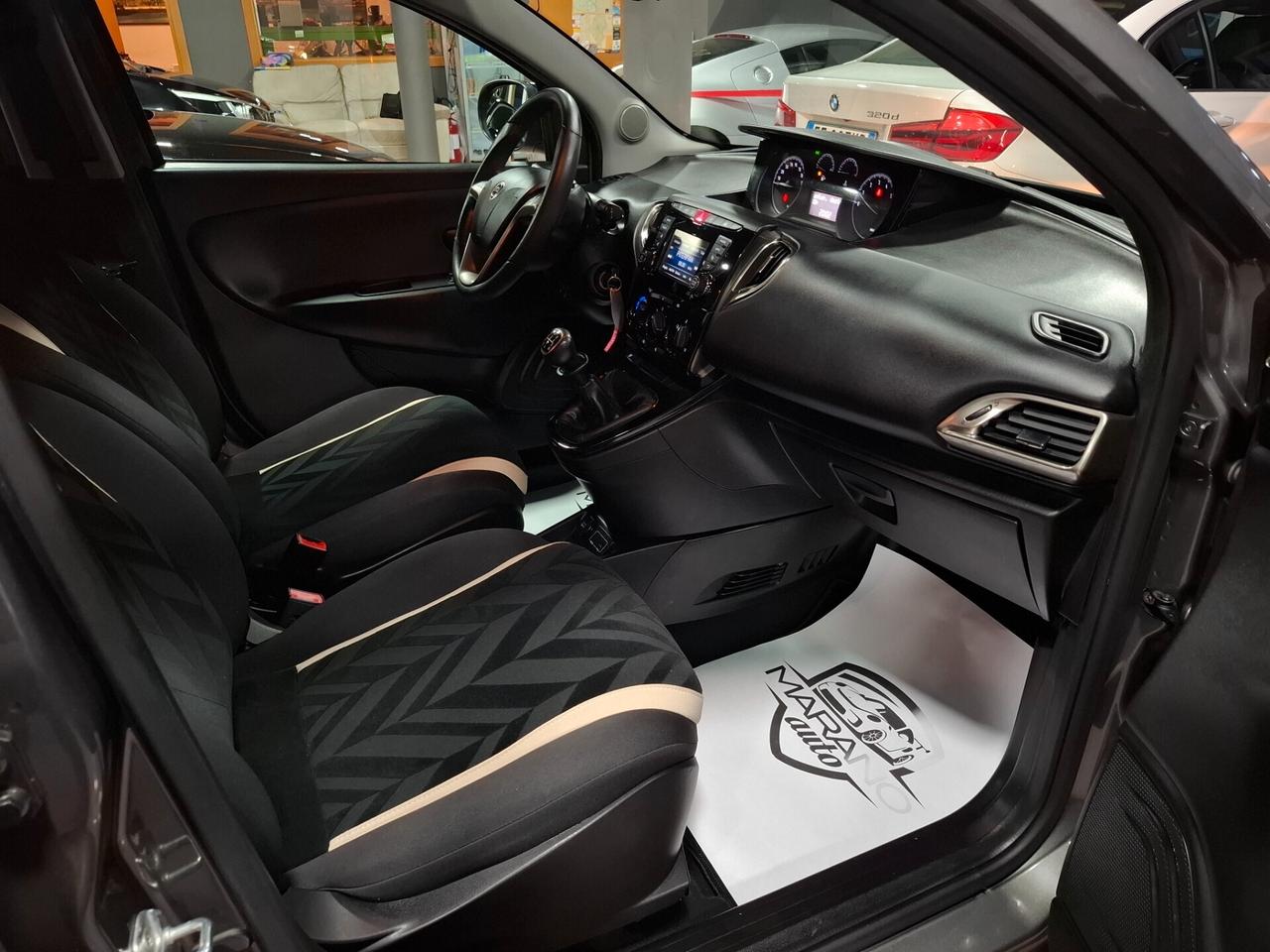 Lancia Ypsilon 1.2 benzina Silver Neopatentato