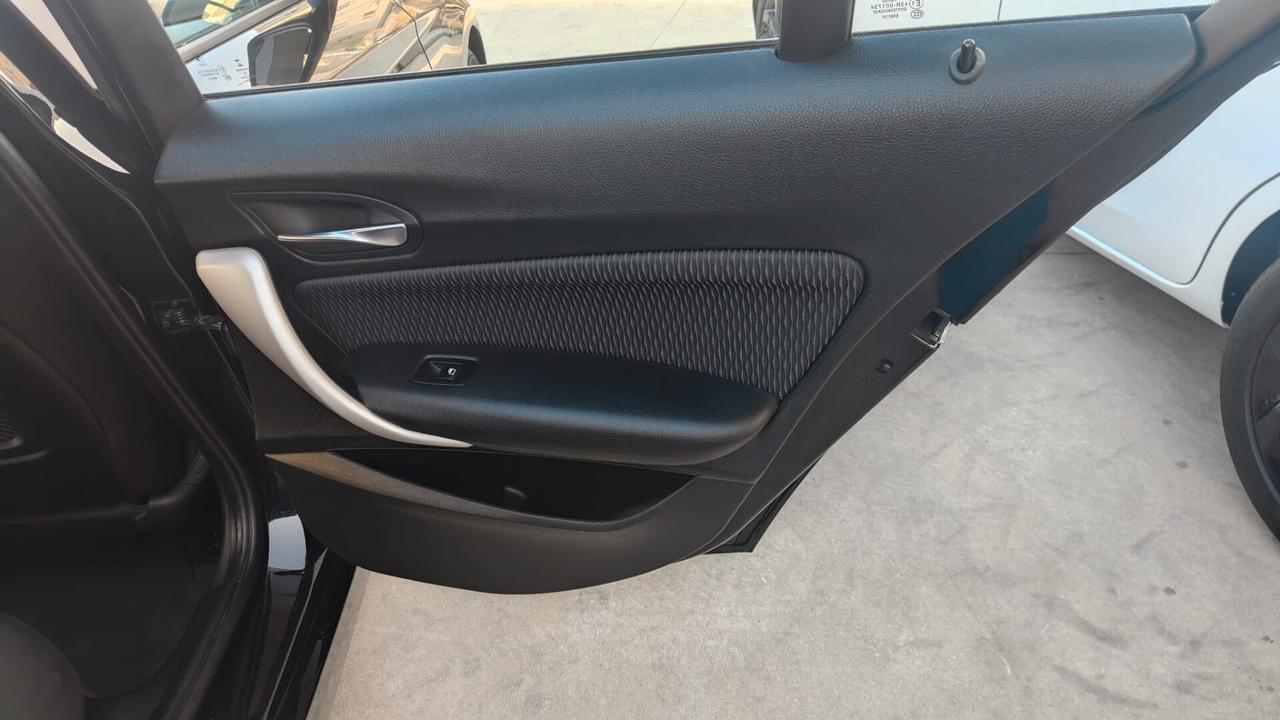 Bmw 116 116d 5p. Urban