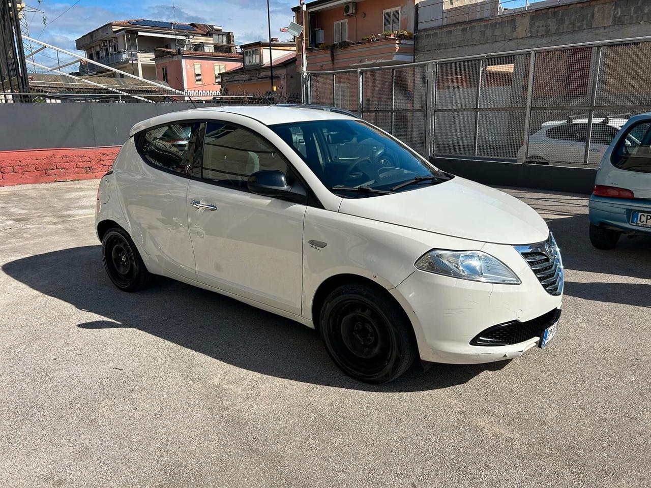 Lancia Ypsilon 1.2cc benzina 12 mesi garanzia-2013