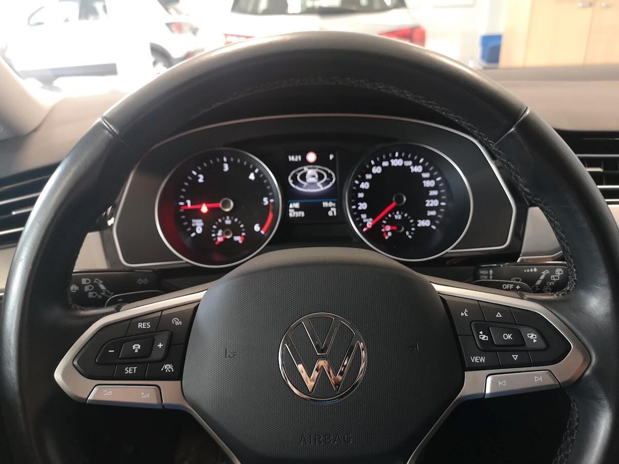 Volkswagen Passat Variant 2.0 TDI SCR EVO DSG Business NAVI - RETROCAMERA