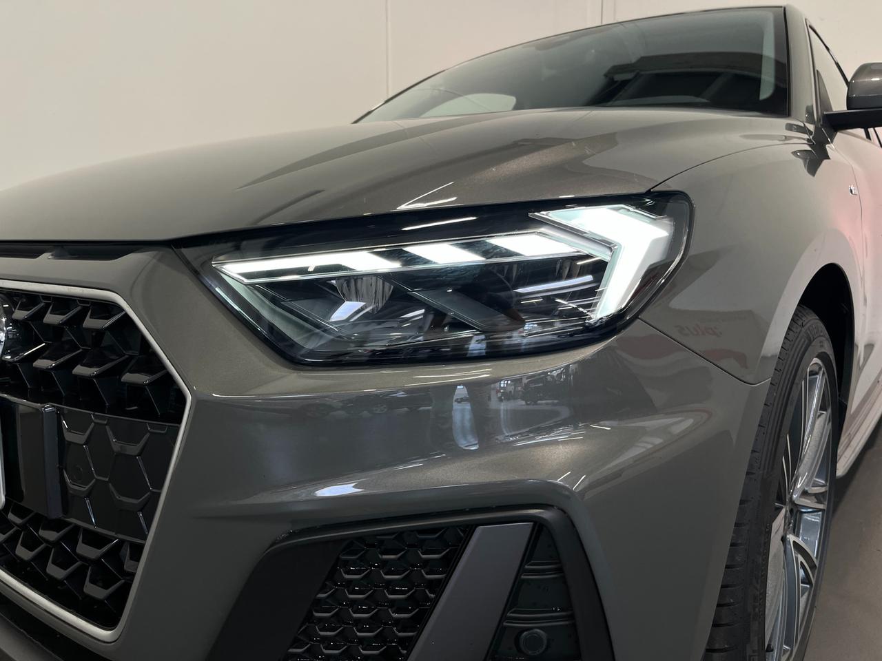 AUDI A1 SPORTBACK 30 TFSI S-TRONIC S-LINE EDITION