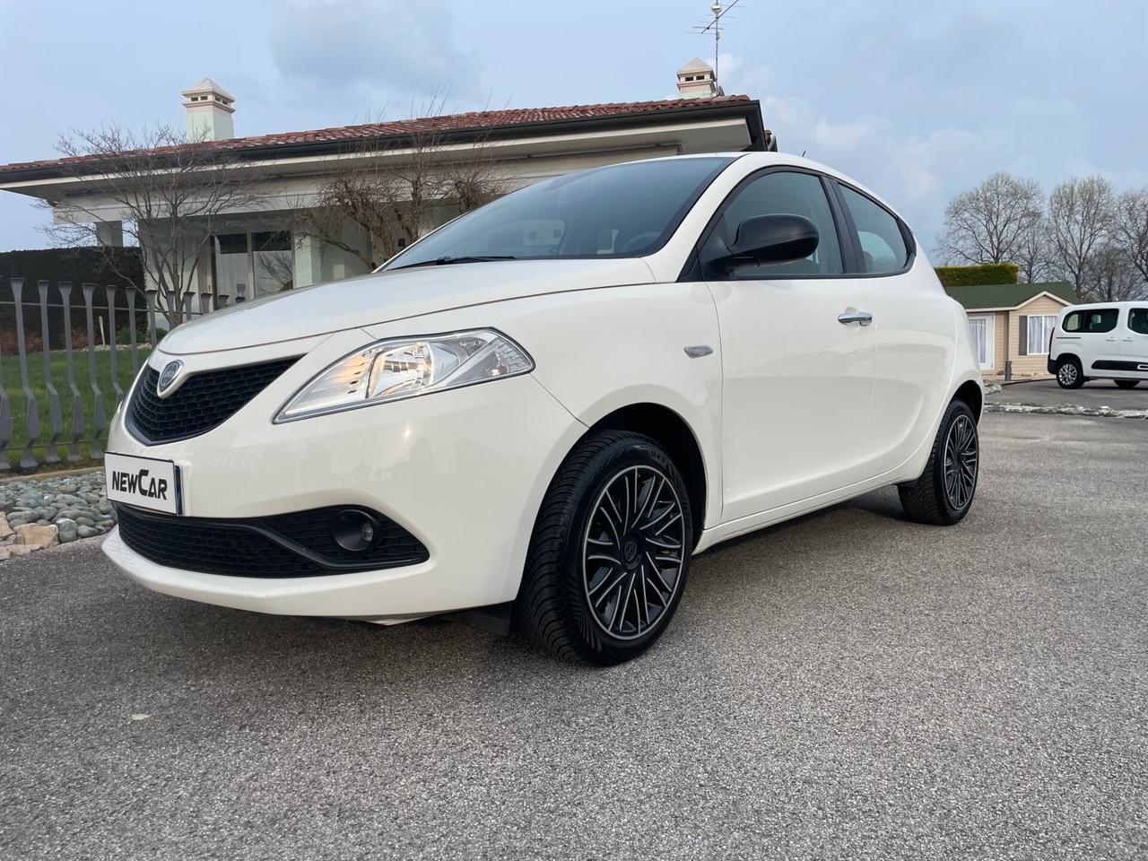 Lancia Ypsilon 1.2 69 CV 5 porte Gold