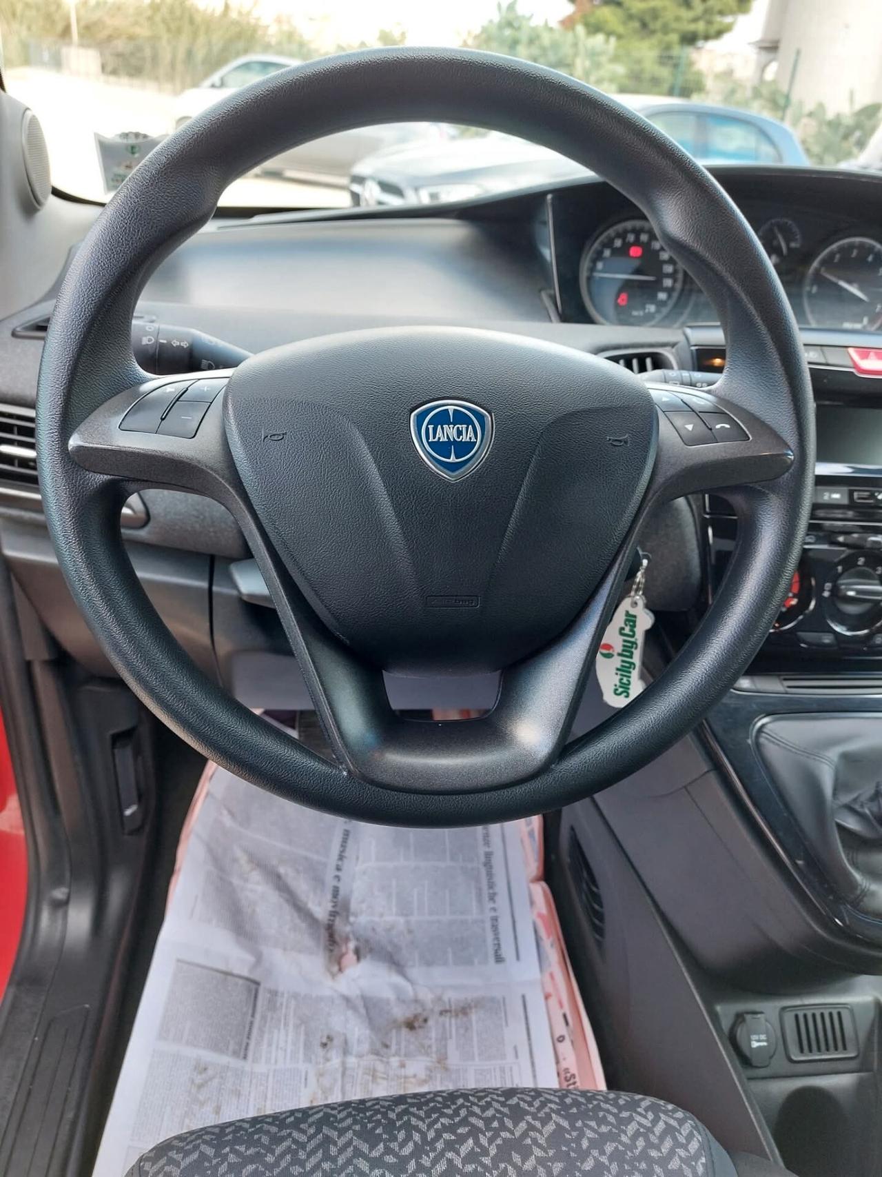 Lancia Ypsilon 1.0 S&S Hybrid Ecochic Silver