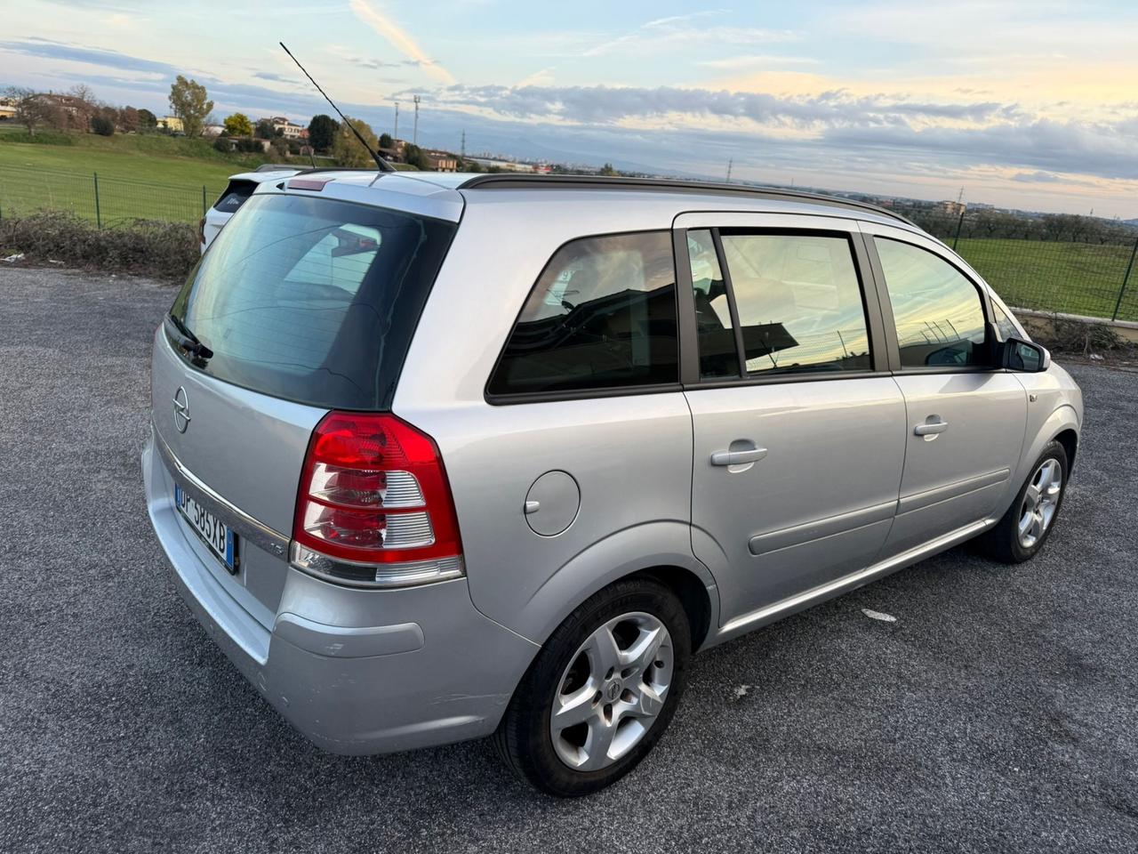 Opel Zafira 1.6 16V VVT Club