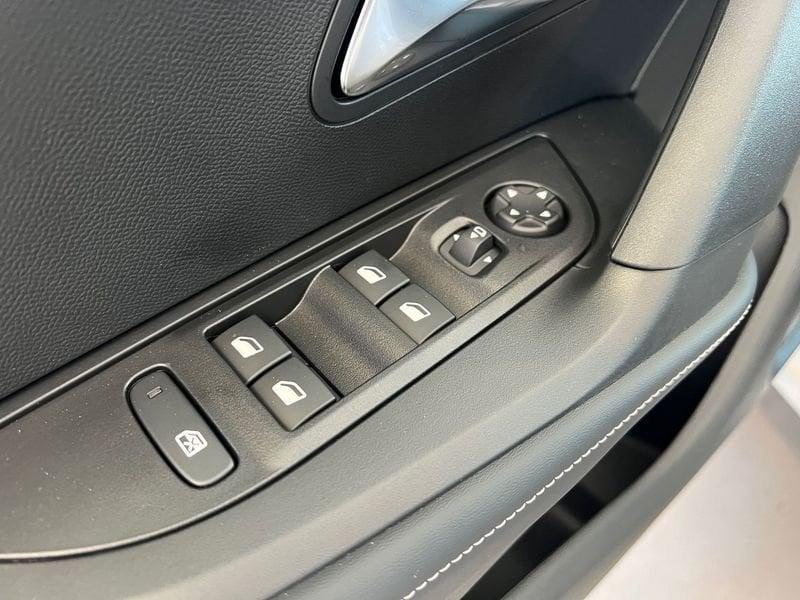 Peugeot 2008 Hybrid 145cv e-DCS6 Allure auto