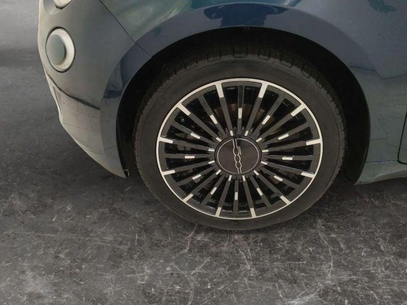 FIAT 500 500e 42 kWh La Prima