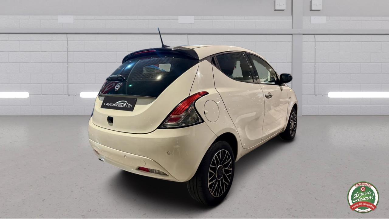 Lancia Ypsilon 1.0 Hybrid Platino