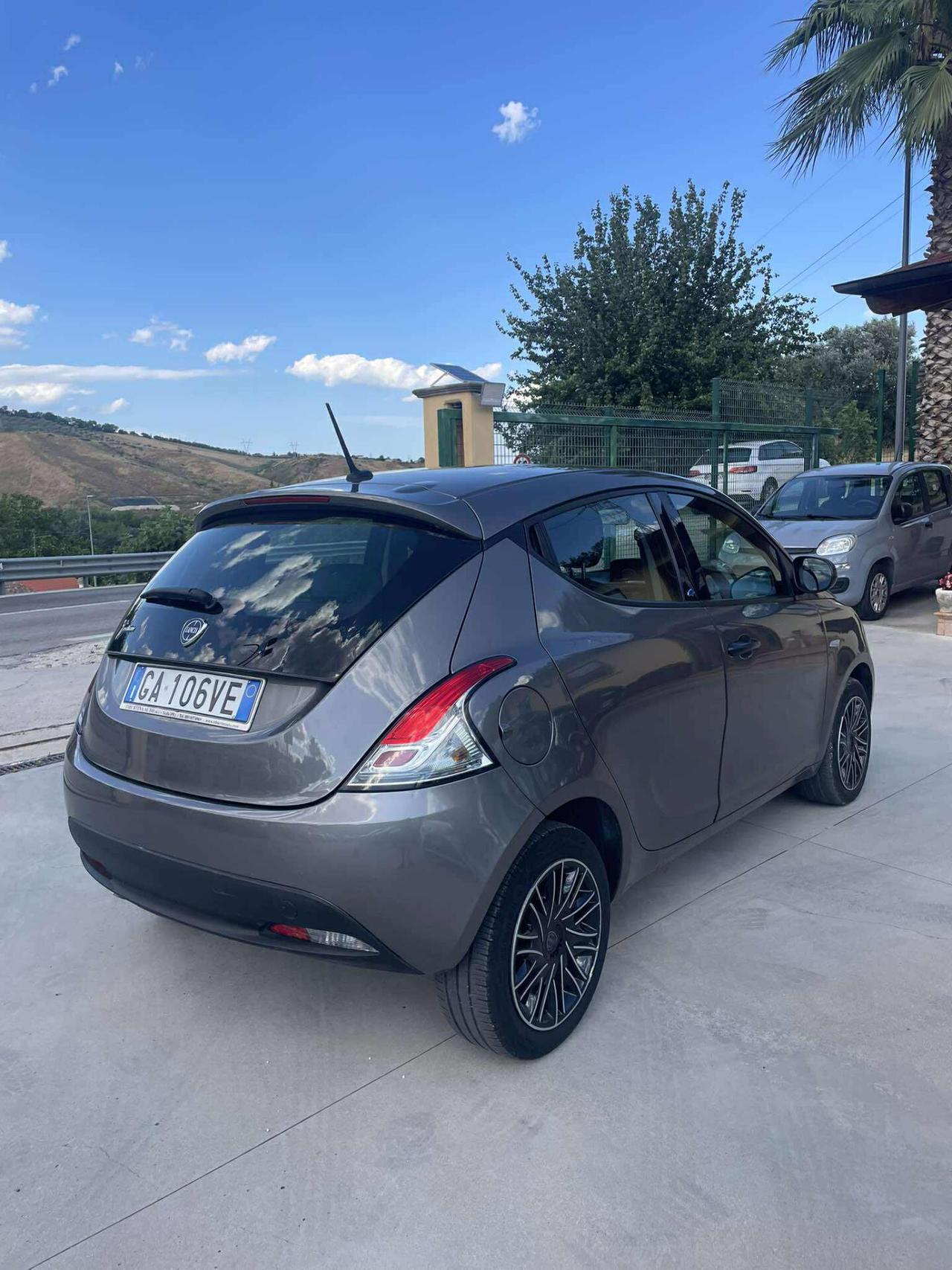 Lancia Ypsilon 1.2 69 CV 5 porte GPL Ecochic Elefantino Blu