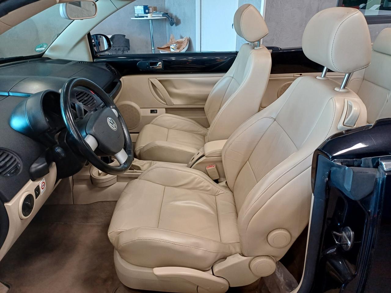 Volkswagen New Beetle 2.0 Cabrio