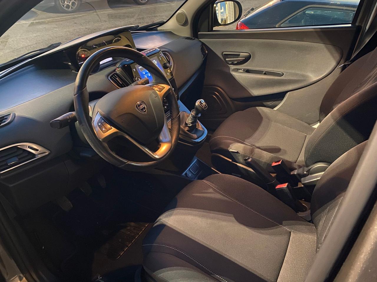 Lancia Ypsilon 1.0 FireFly 5 porte S&S Hybrid Ecochic Gold