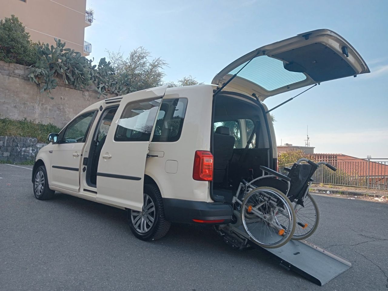 Volkswagen Caddy Pianale Ribassato rampa disabili