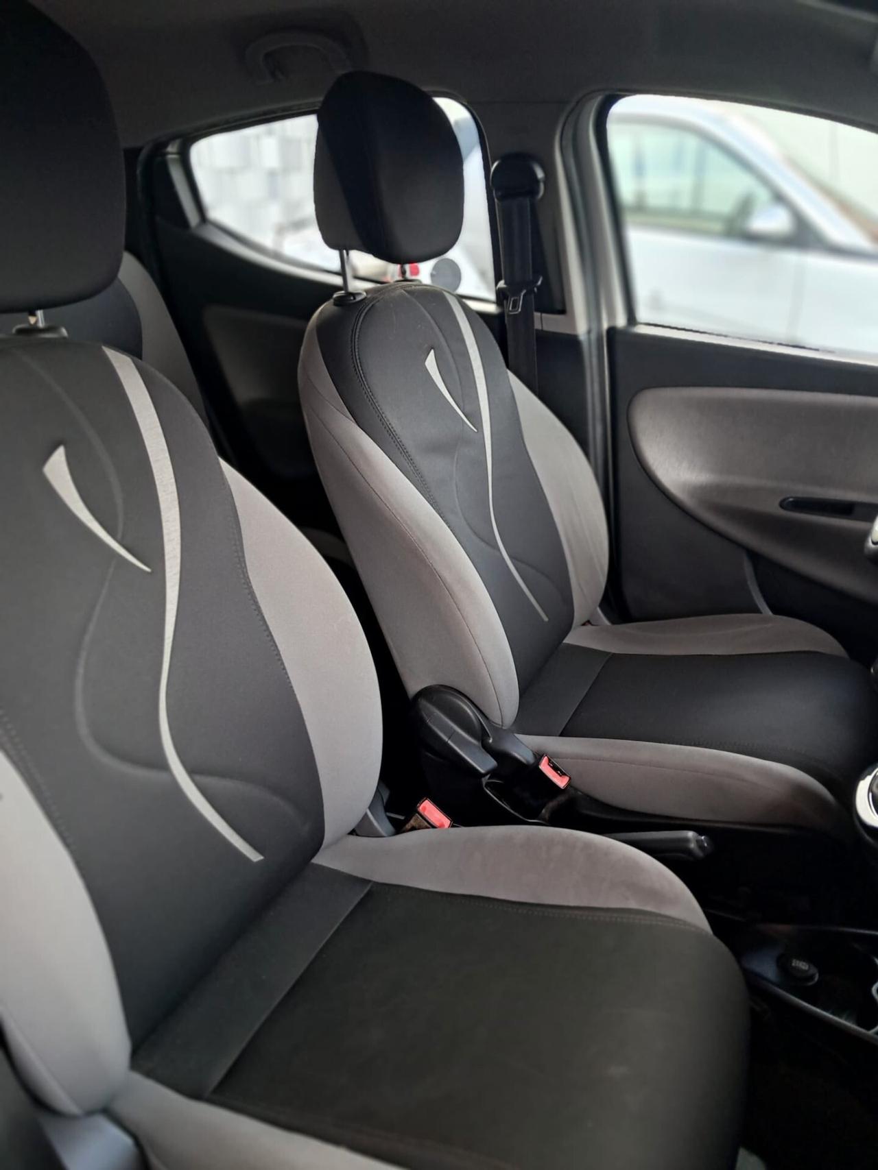 Lancia Ypsilon 1.2 69 CV 5 porte Silver