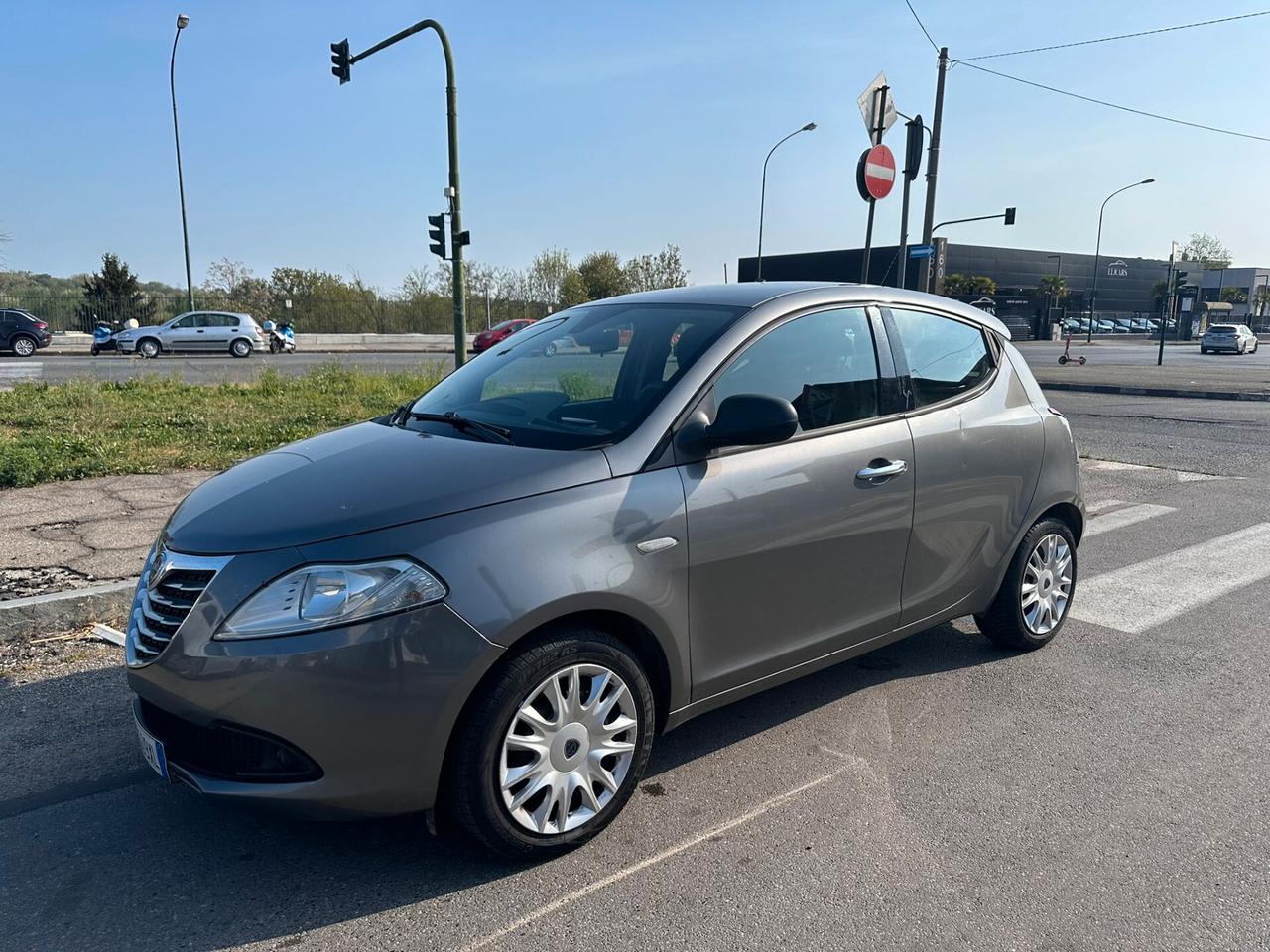 Lancia Ypsilon 1.2 69 CV 5 porte S&S Silver GPL
